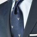 krawat-jedwabny-granatowy-orzel-poszetka.jpg