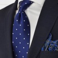 krawat-jedwabny-granatowy-grochy-poszetka.jpg