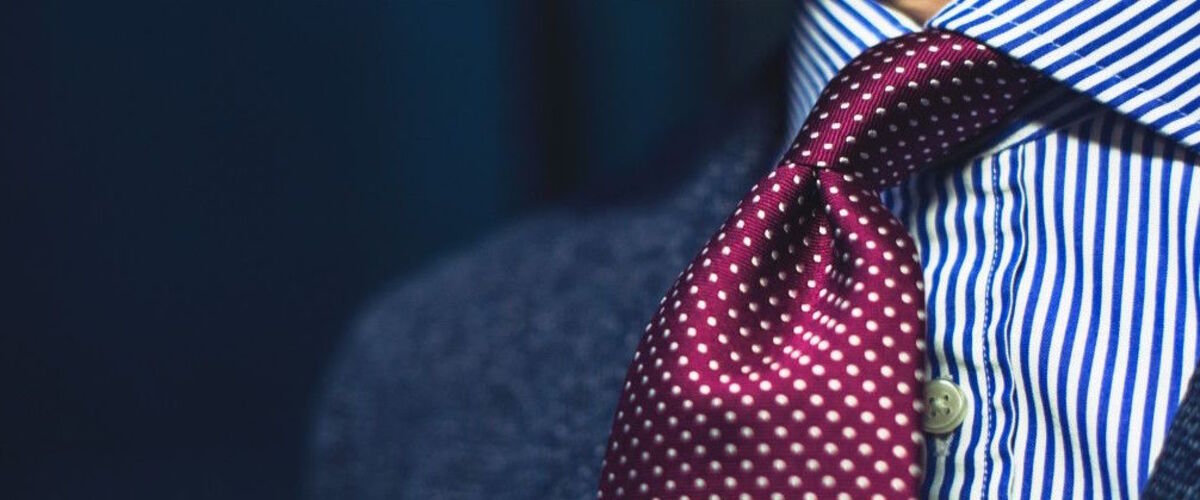 Etykieta biznesowa w pigułce: Jakie dodatki wybrać na ważne spotkanie?