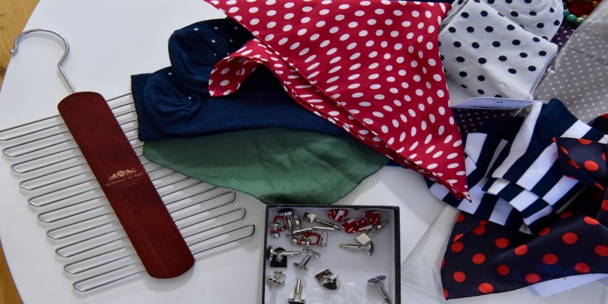 Mankiet na co dzień: Jak nosić spinki do jeansów i lnianej koszuli?